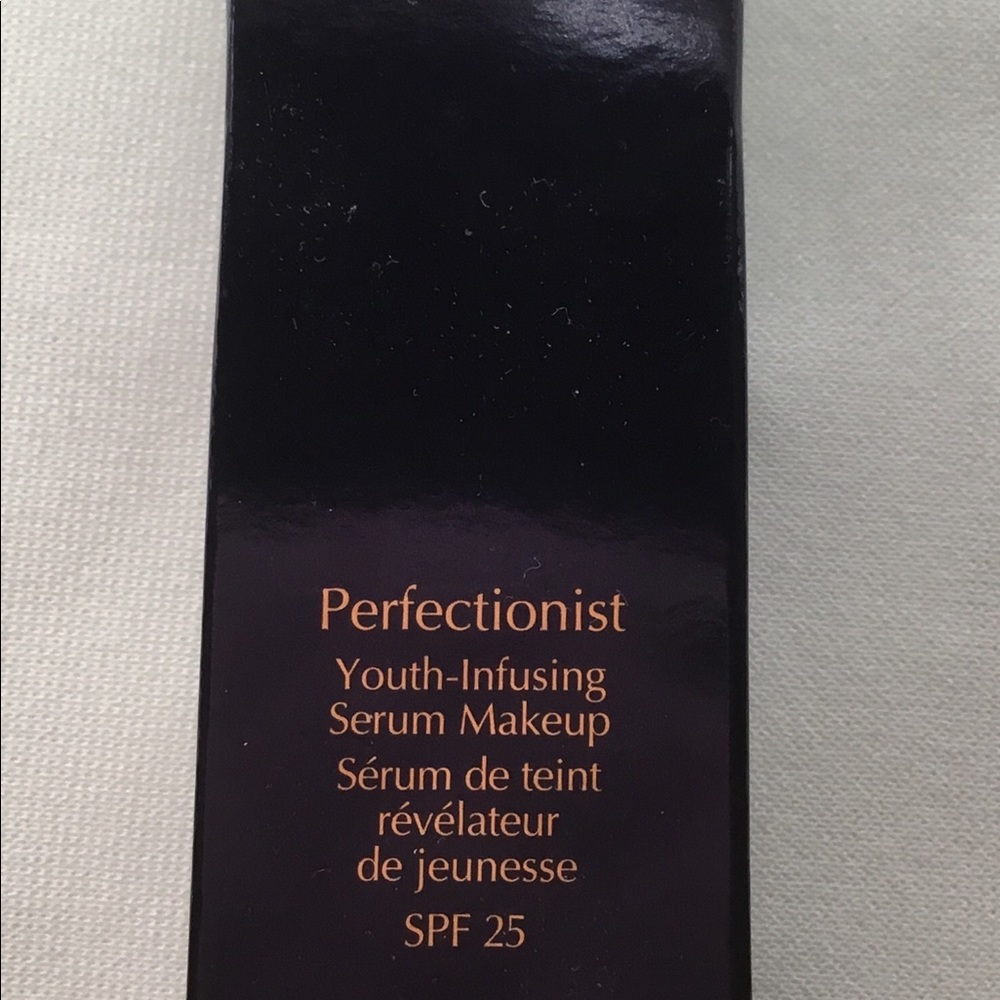 Estee Lauder Perfectionist Foundation SPF25 4N1